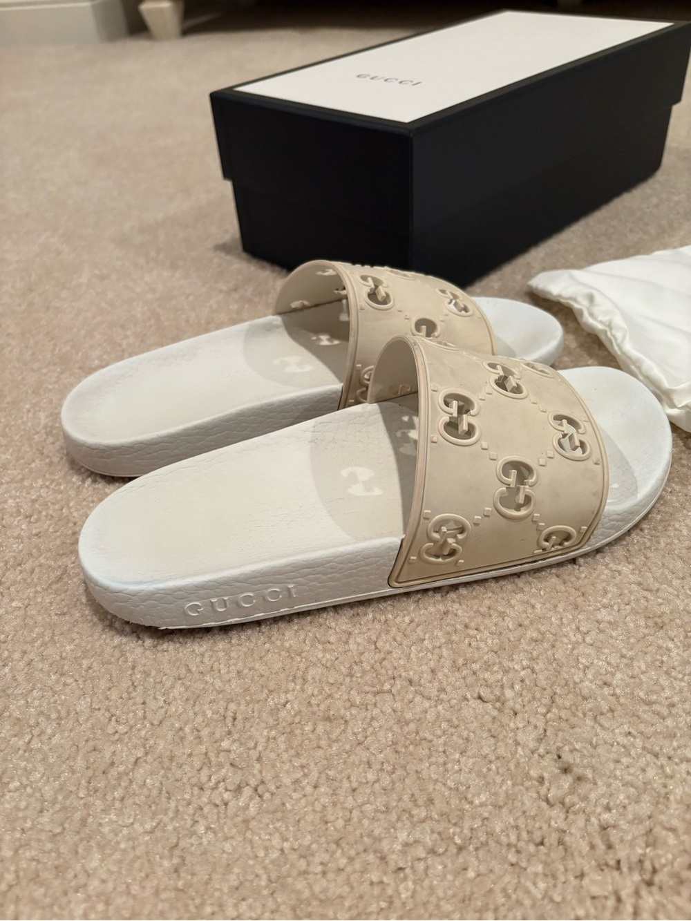 Gucci White Slide Sandals with Interlocking G Cutouts - Picture 2 of 4